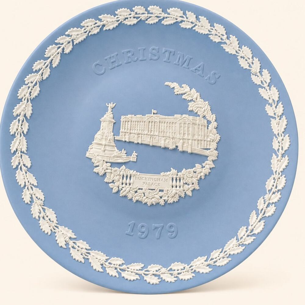 Wedgwood Jasperware Christmas Plate 1979 Buckingham Palace Box & Paperwork